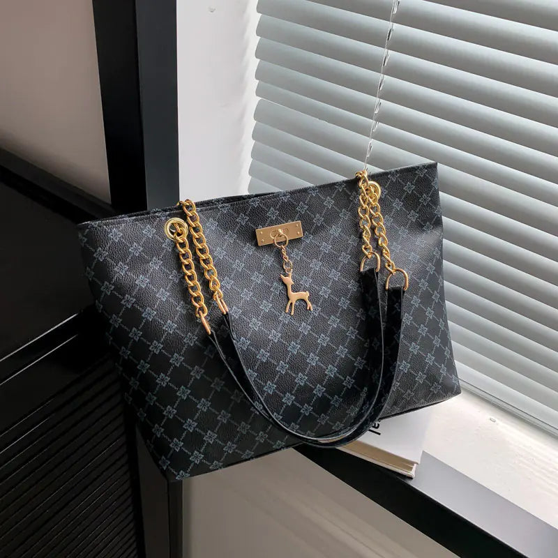 Retro Textured Chain Shoulder Bag