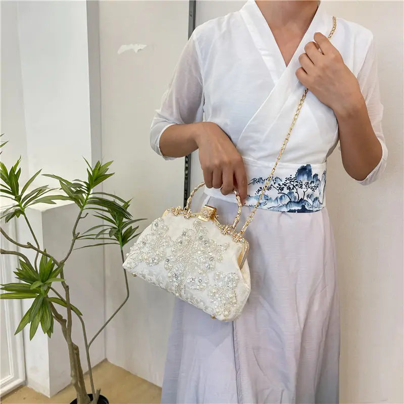 Pearl Embroidered Banquet Handbag