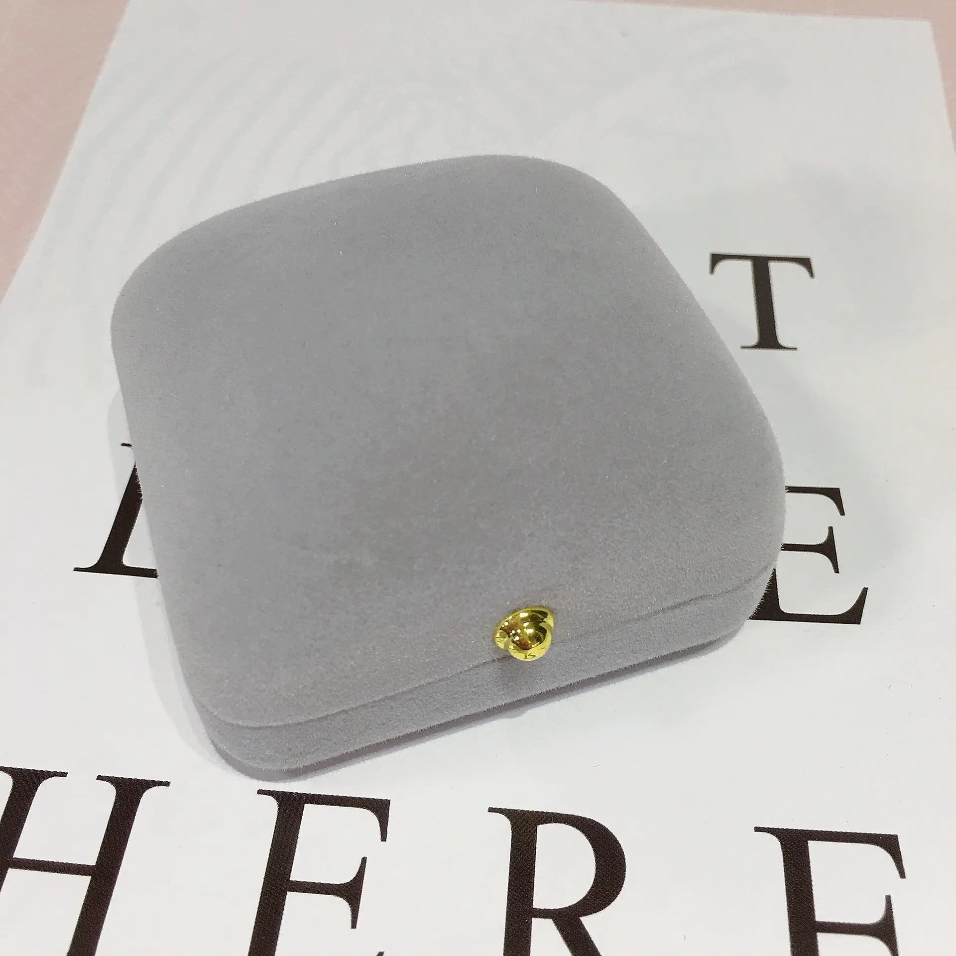 Luxury Jewelry Box with Floating Design and Plastic Film