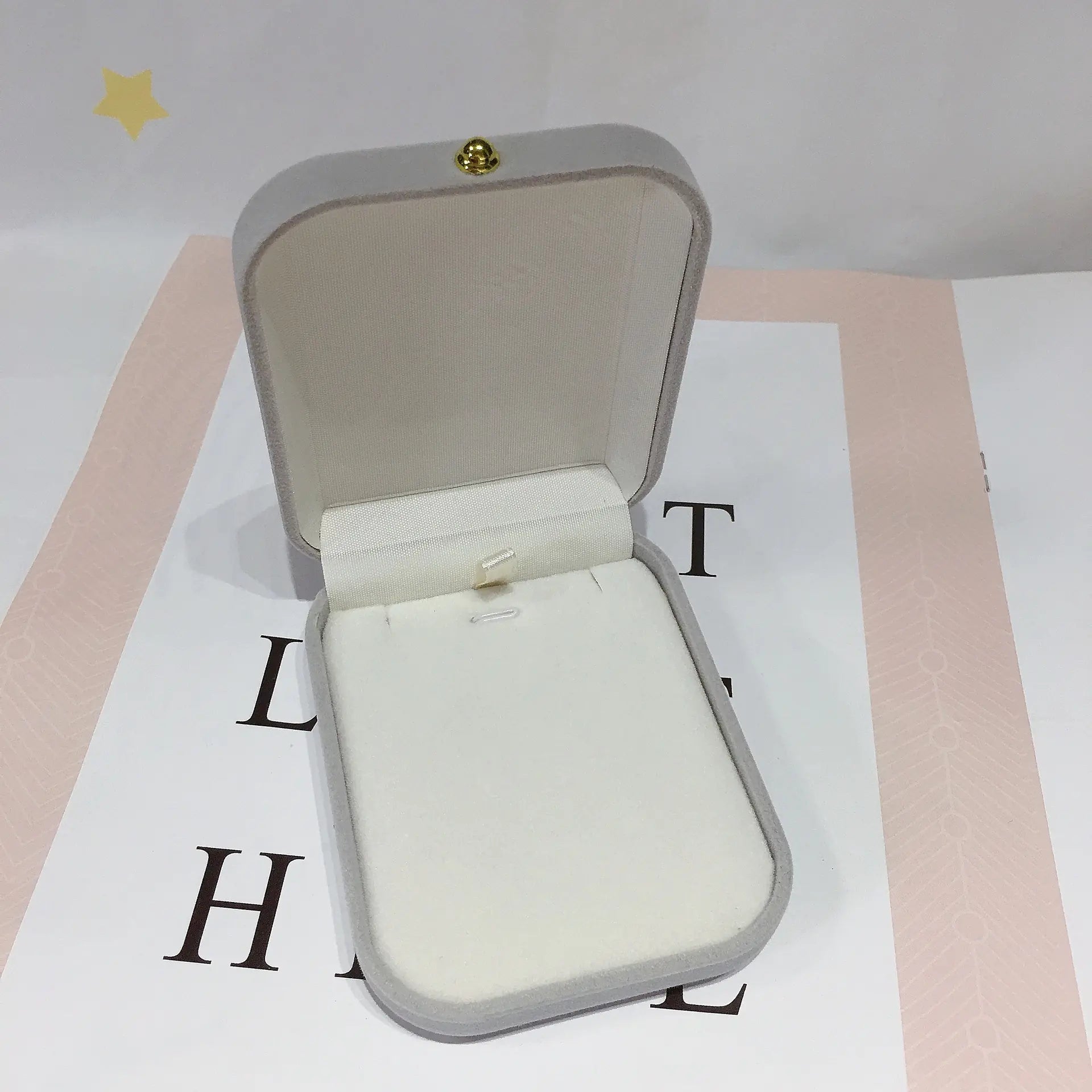 Luxury Jewelry Box with Floating Design and Plastic Film