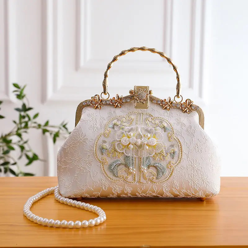 Pearl Embroidered Banquet Handbag